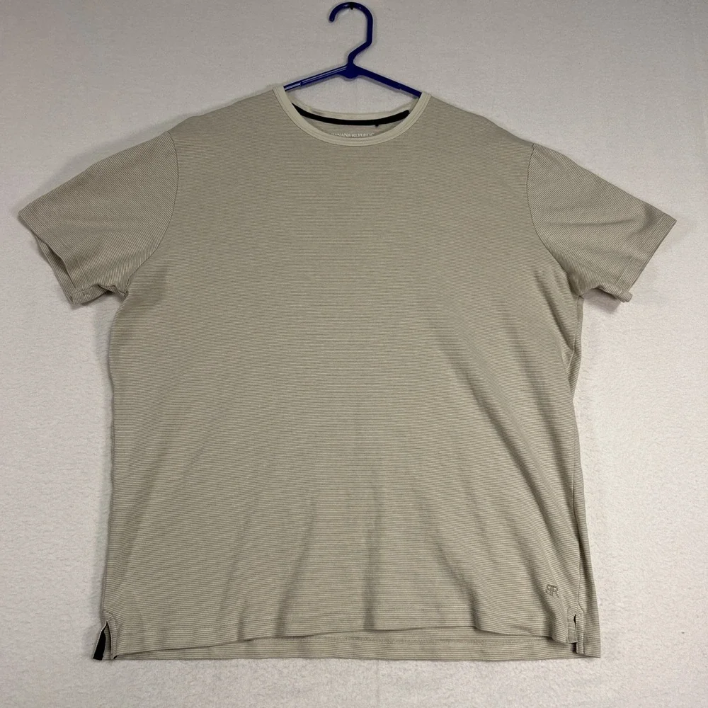 Banana Republic T-Shirt Mens XXL Cream Luxe Touch Tee Performance Short Sleeve